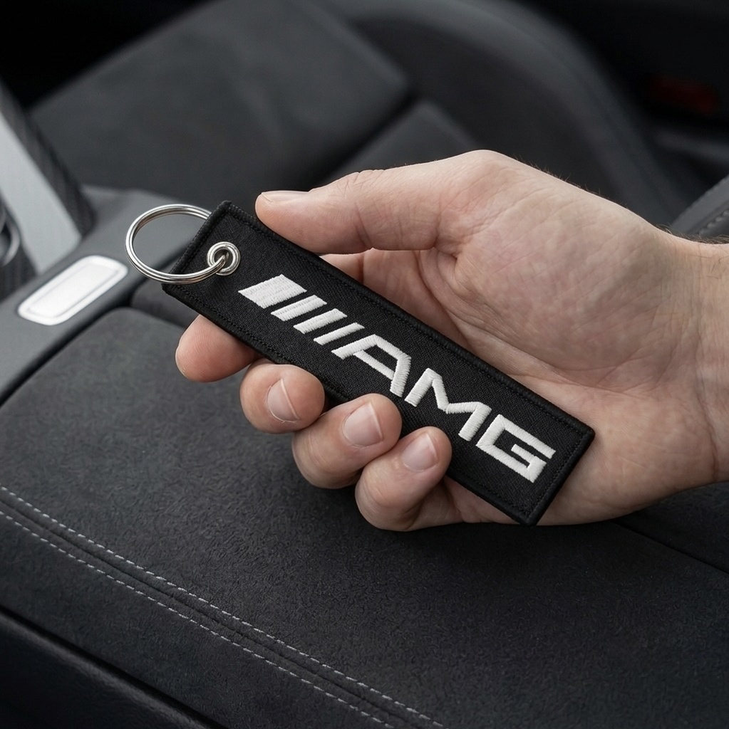 Llavero AMG Racing - en mano